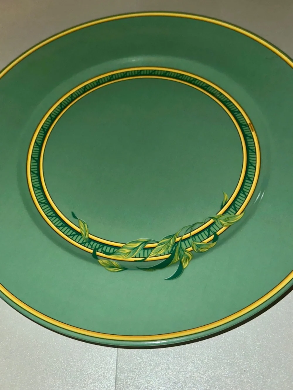 Set of 8 of Vintage Hermes Limoges Porcelain Toucans Vert Presentation Plates